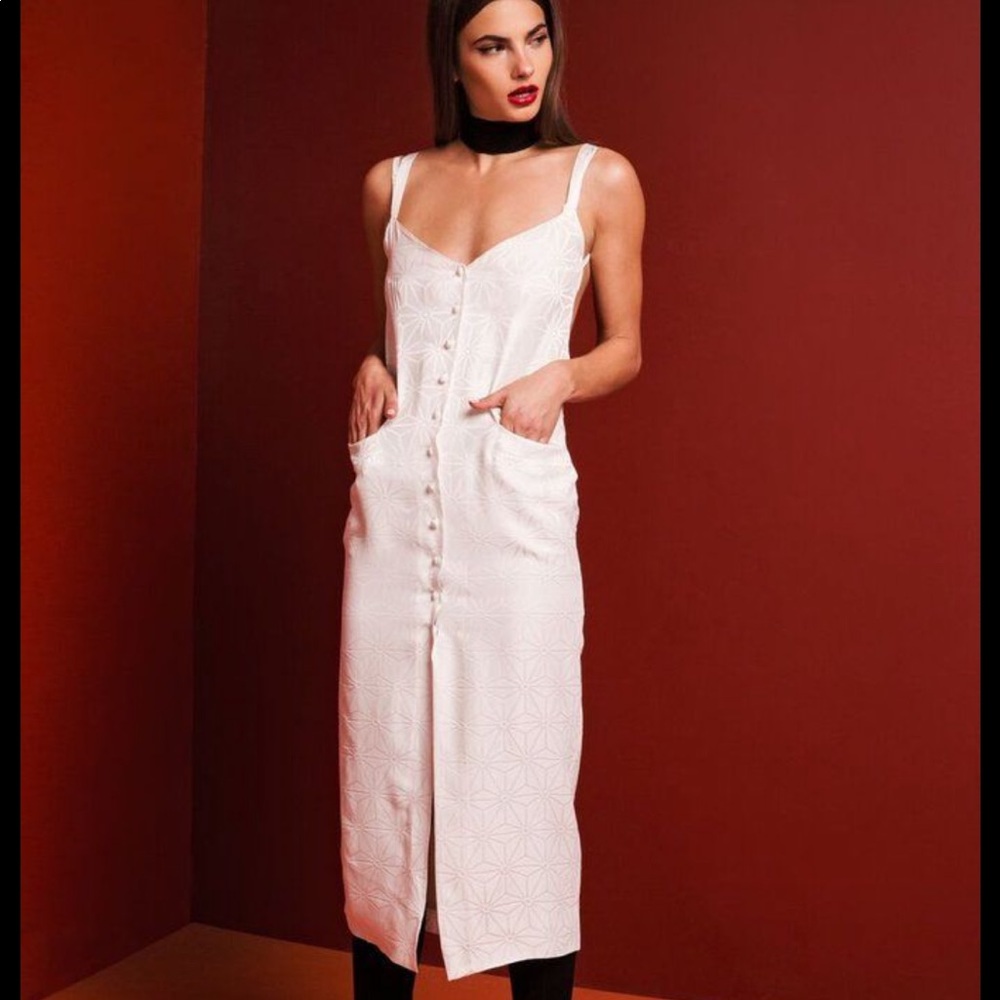 NWTS stone cold fox Gigi white size 2